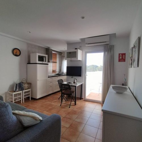 salón con aire acondicionado wifi TV