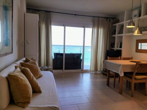 Salón con vista a la playa